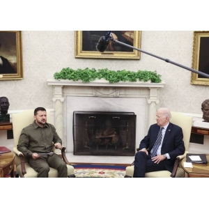 拜登突邀泽连斯基来美会晤，美媒：白宫为对乌援助“
